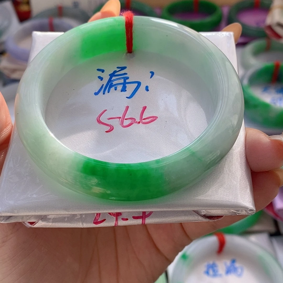 翡翠手镯未镶嵌手镯