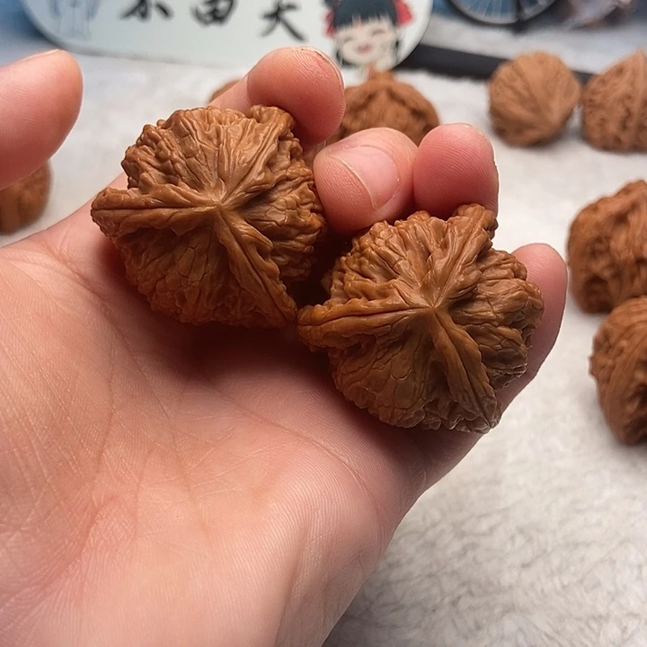 文玩核桃把件米*?三棱