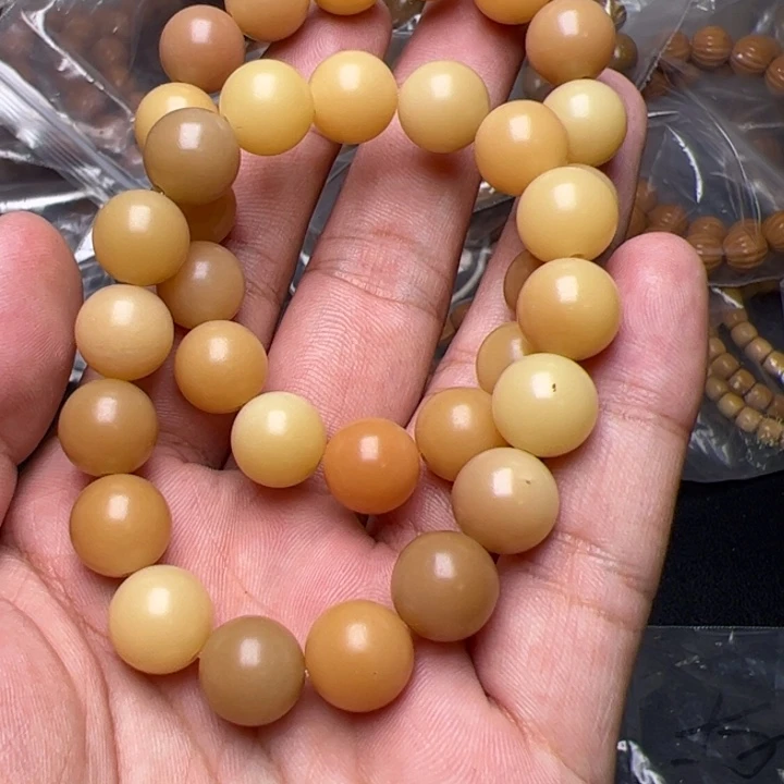 王***东猴头核桃吊坠卡罗拉