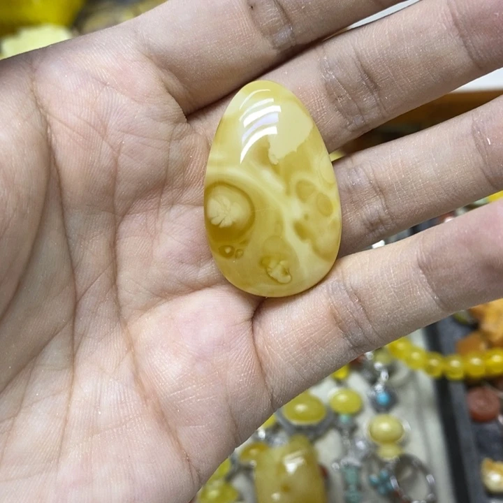 蜜蜡未镶嵌裸石吊坠