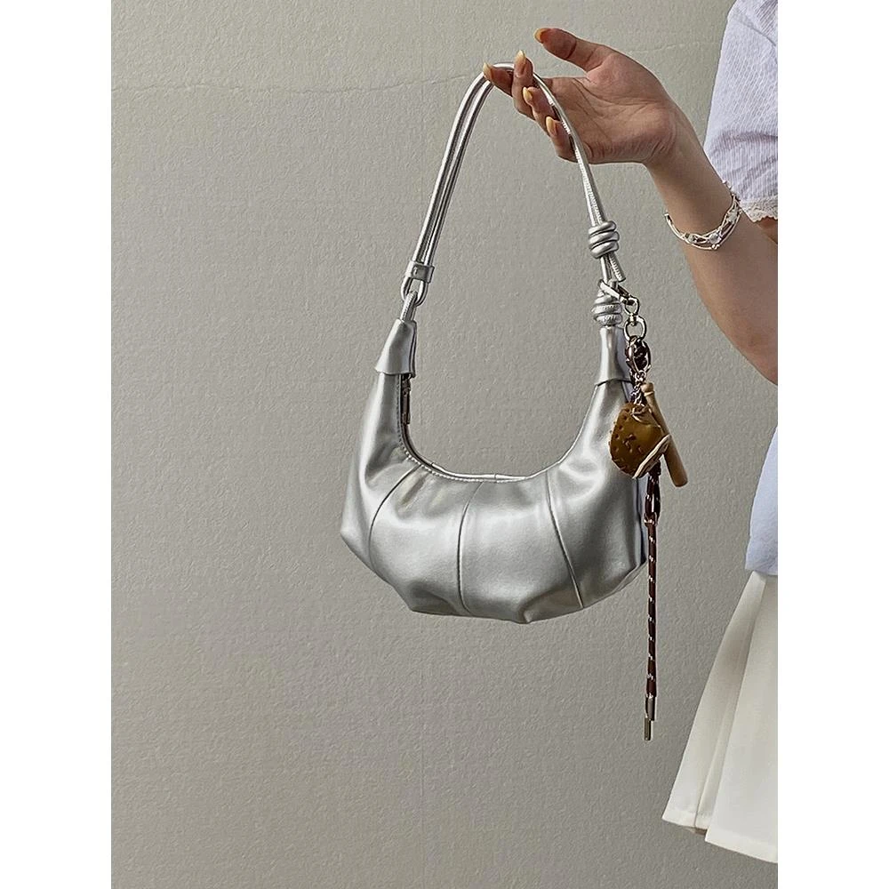 红路皇2025小众设计新款女包yk2银色百搭牛角可颂包手提单肩