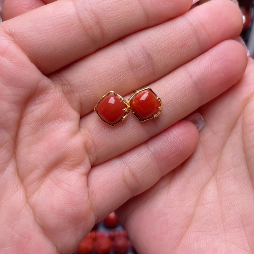 【闪购商品】南红玛瑙耳钉银S925镶嵌心****杰