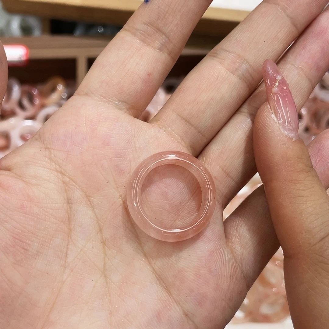 琦***号石英质玉未镶嵌戒指