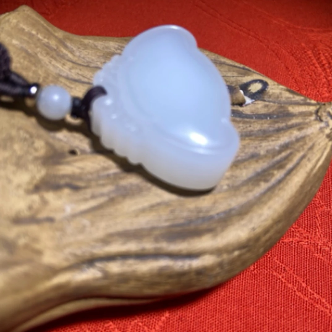 新疆和田玉如意锁，一级白细，油润度极好