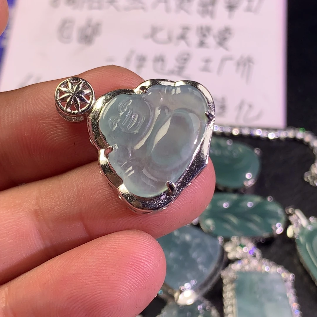 翡翠未镶嵌颈饰佛公