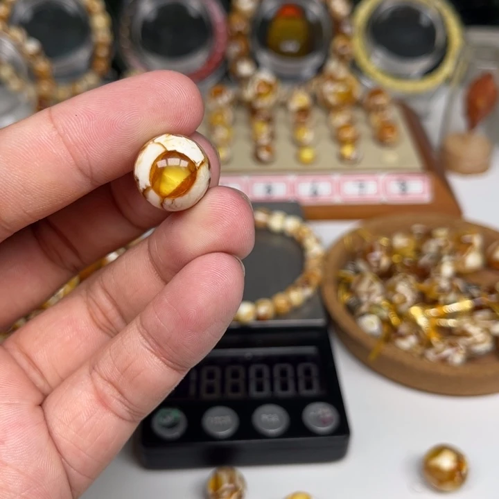 S***-裸石琥珀未镶嵌54号