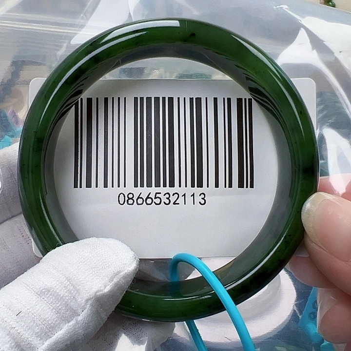 和田玉未镶嵌手镯包容60