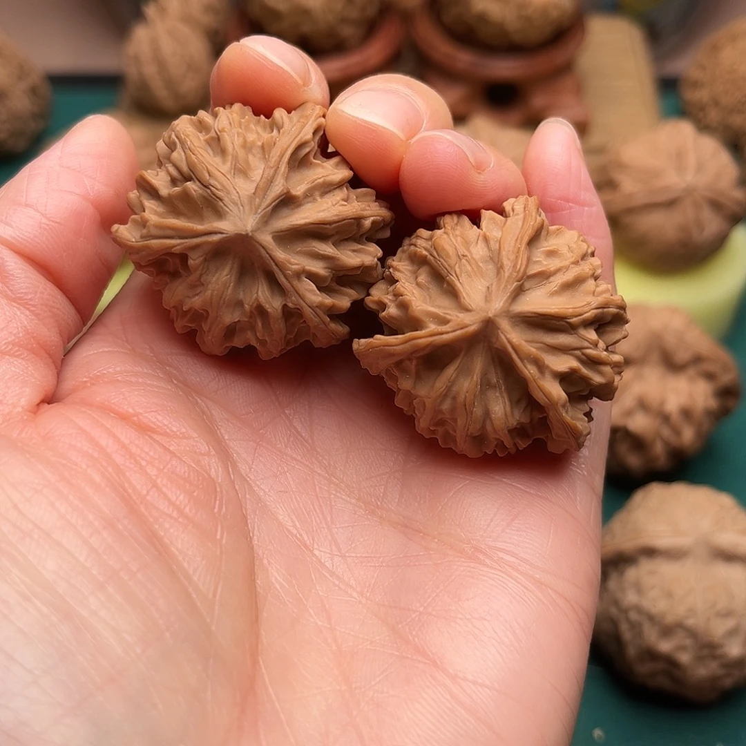 *****文玩核桃把件岐山三棱