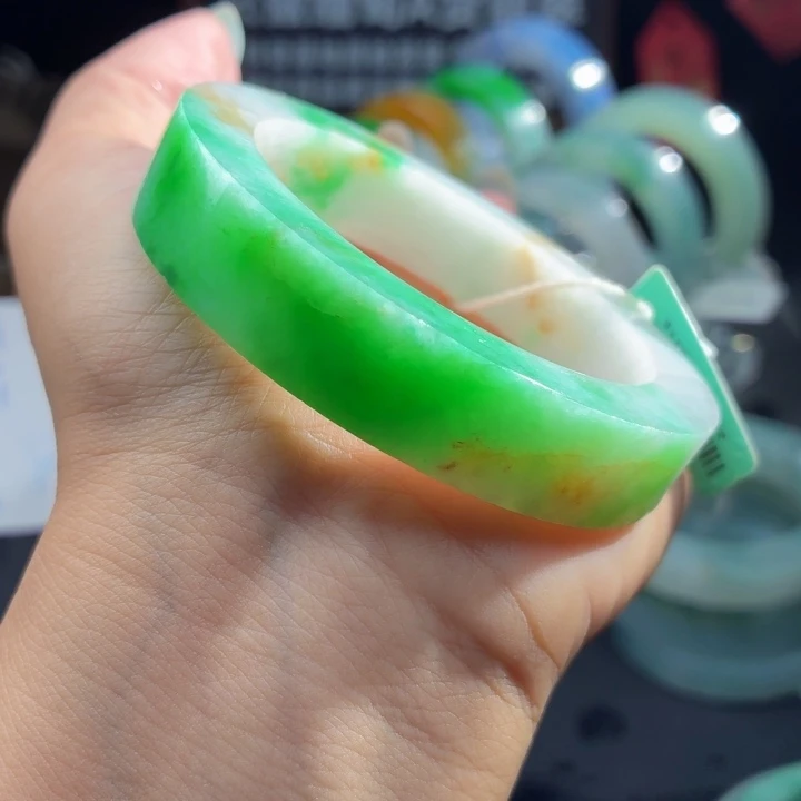 未镶嵌翡翠手镯定制翡翠