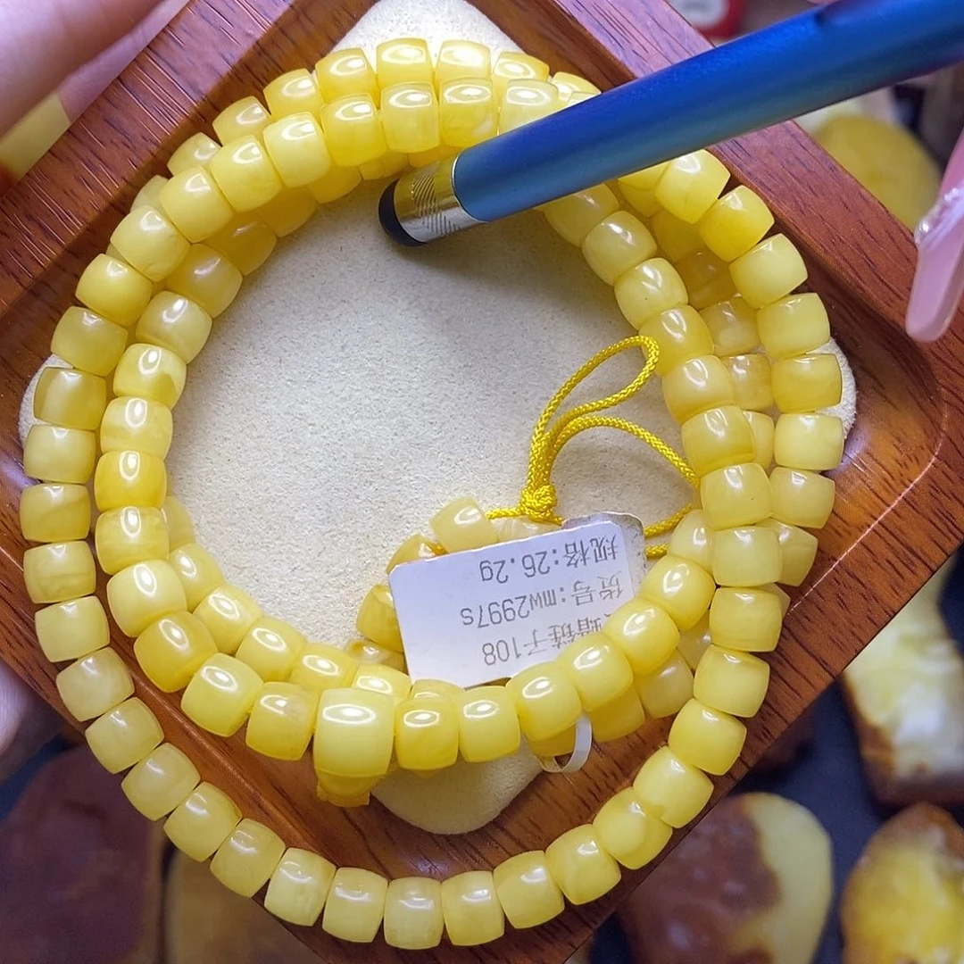 未镶嵌颈饰琥珀陈