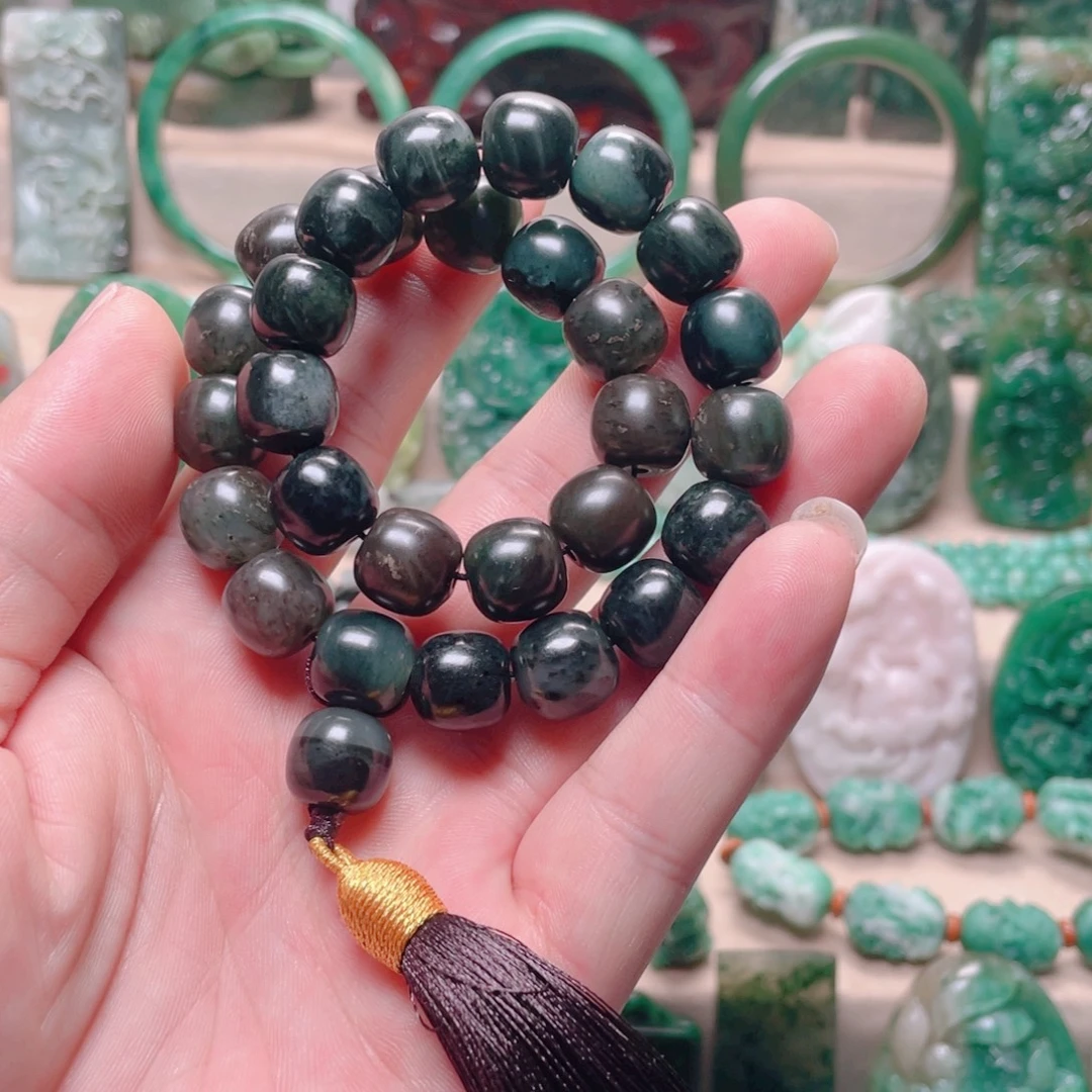 独山玉未镶嵌颈饰