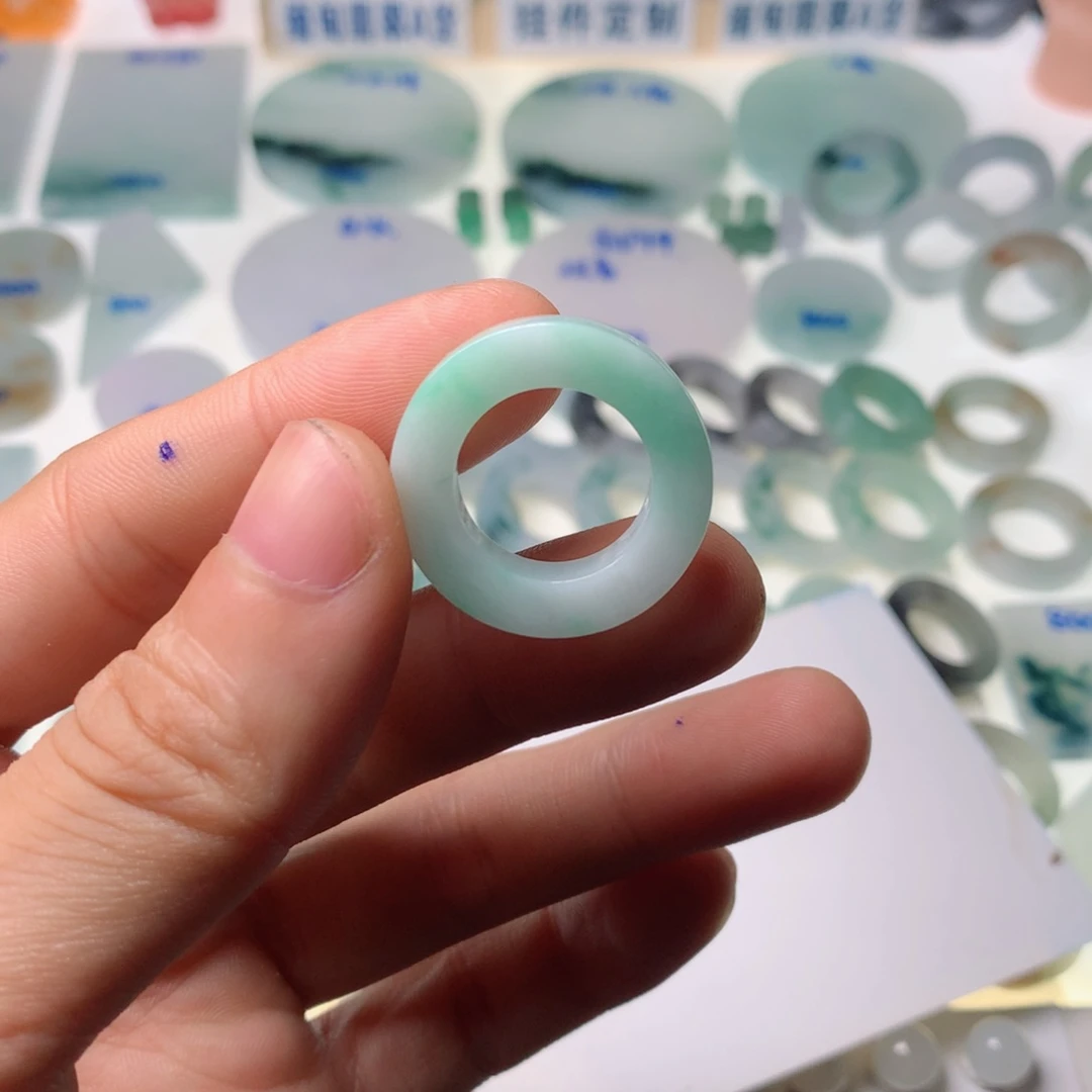 定制翡翠未镶嵌噜****i翡翠吊坠