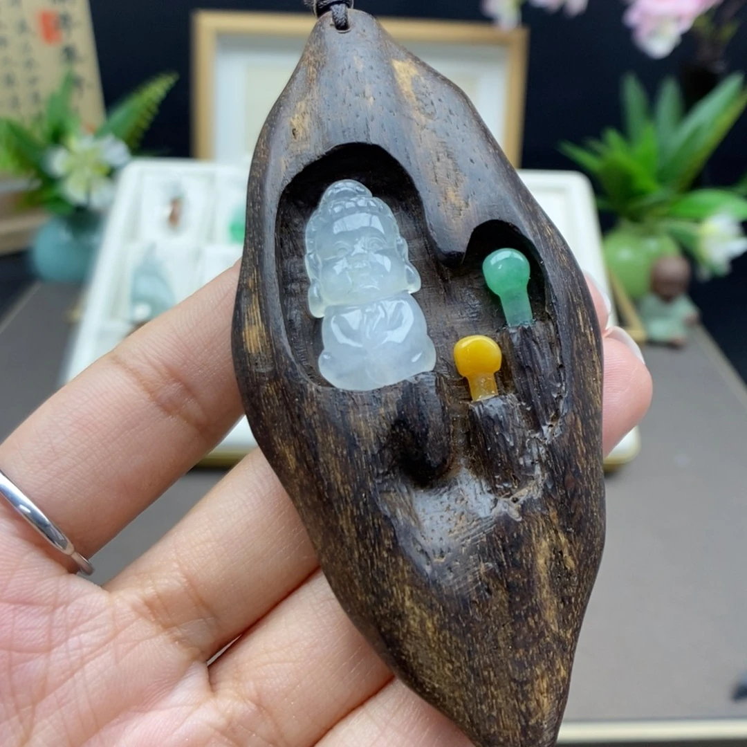 翡翠未镶嵌颈饰吊坠50