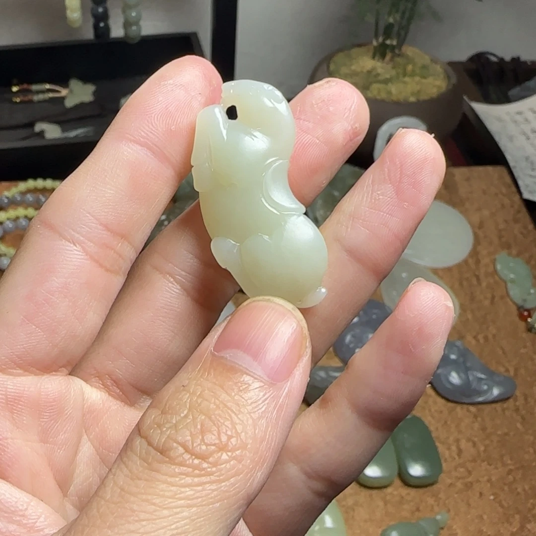 和田玉未镶嵌颈饰正常结构