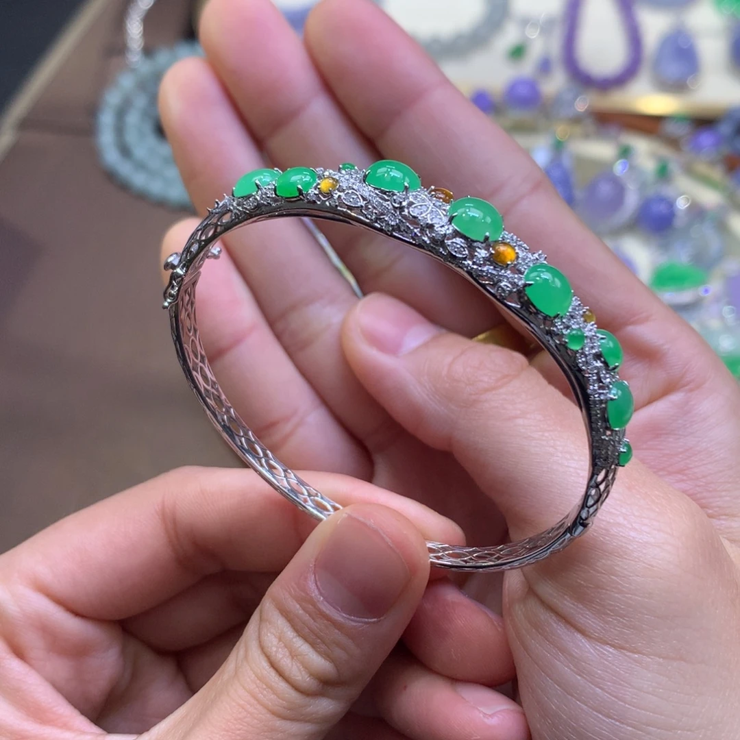 翡翠18K金镶嵌颈饰翡翠