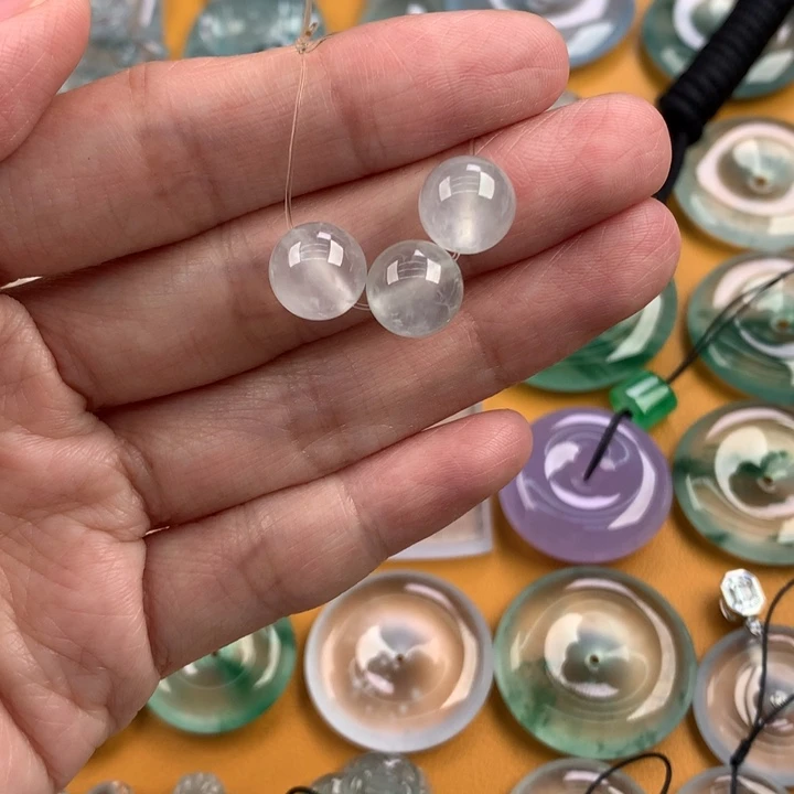 颈饰未镶嵌翡翠….