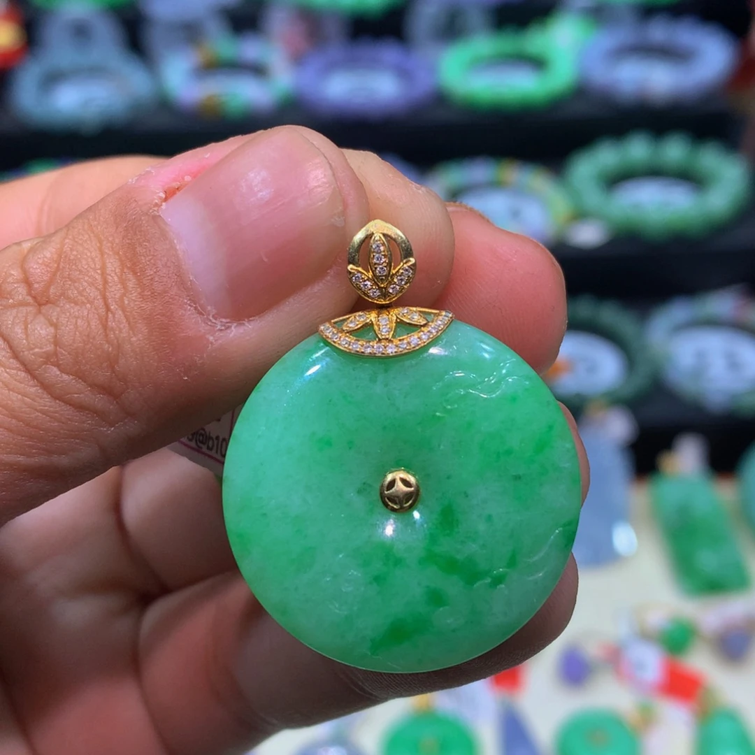 翡翠18K金镶嵌颈饰