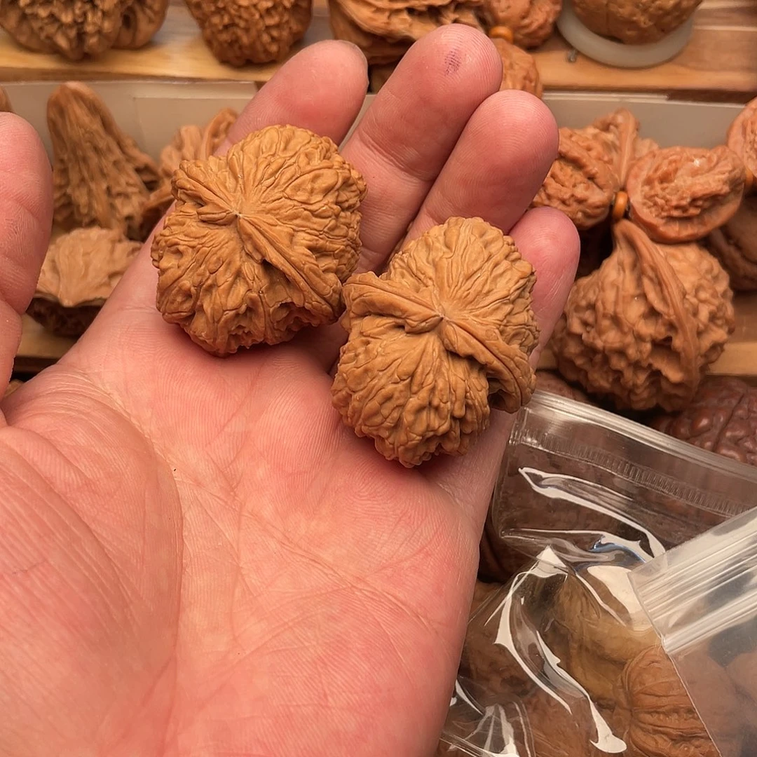 ****人吊坠文玩核桃白狮子