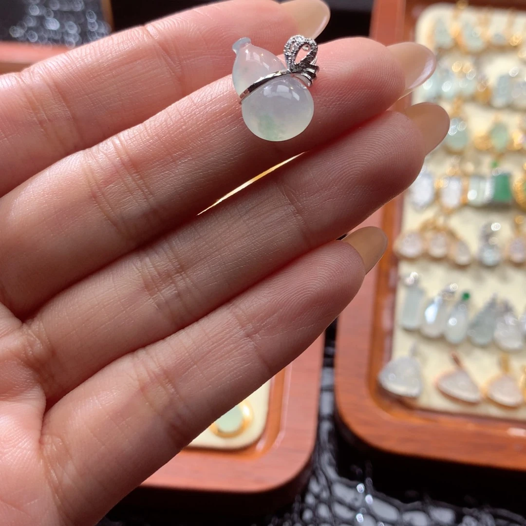 翡翠颈饰18K金镶嵌橙*翡翠