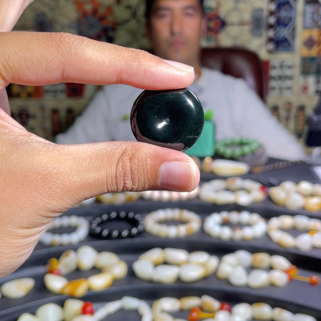 和田玉未镶嵌吊坠(不含链)