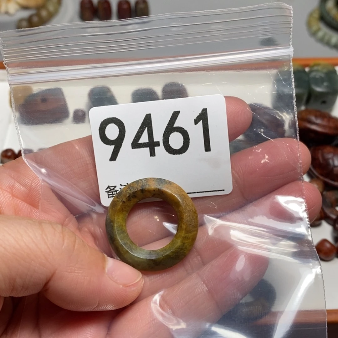 颈饰未镶嵌透闪石质玉琪**胜