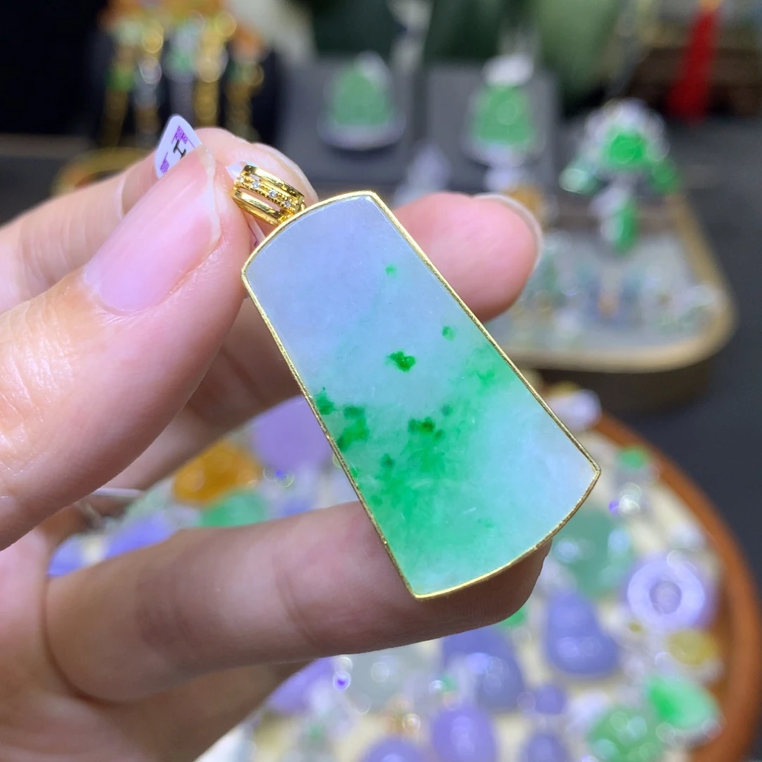 翡翠18K金镶嵌颈饰翡翠吊坠项链