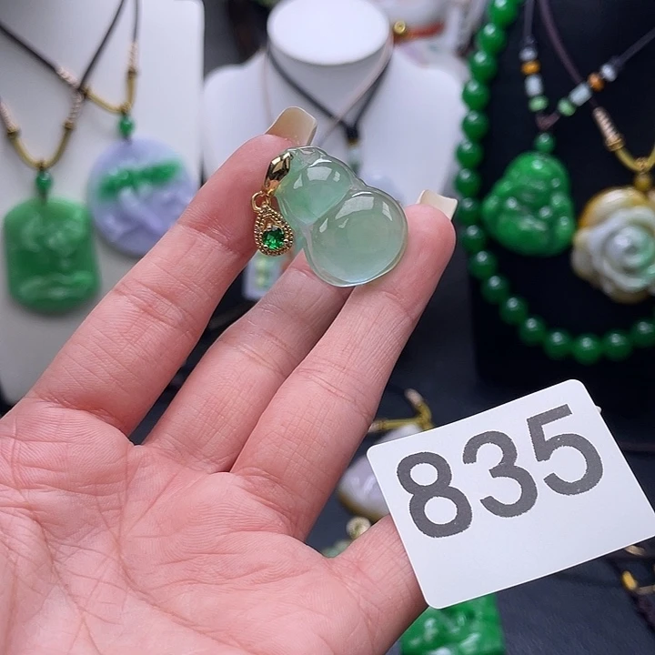 翡翠未镶嵌吊坠(赠链)