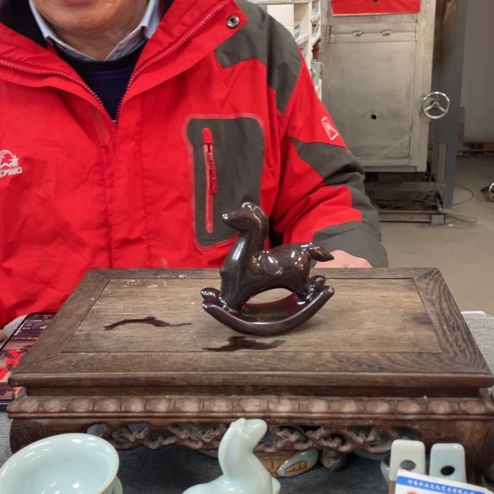 摆件乌金釉 摇摇马