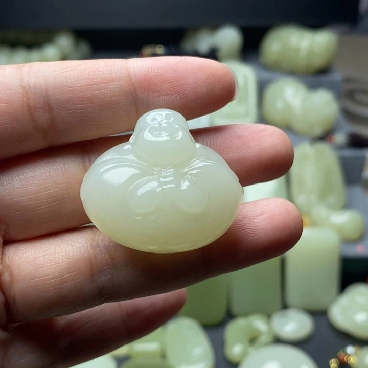 天然青海时尚抱抱佛