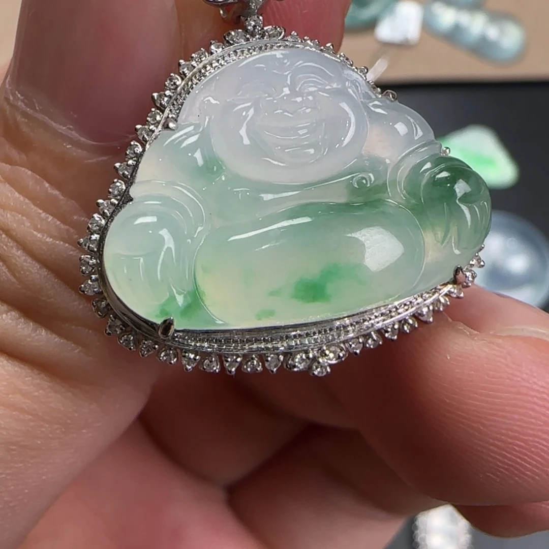 翡翠18K金镶嵌颈饰