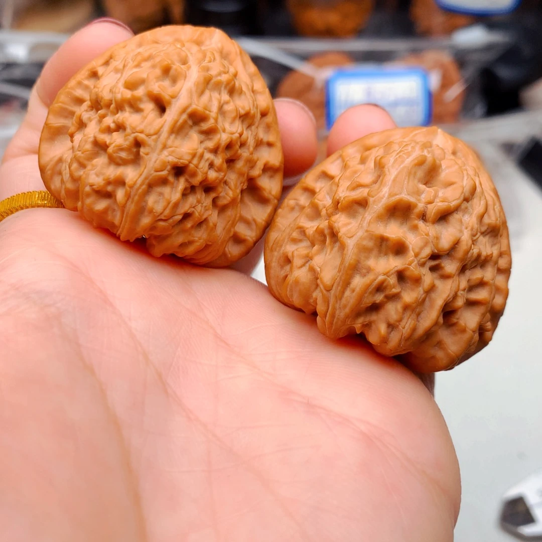 文玩核桃把件38.5三角白