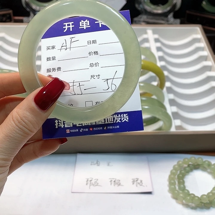 蛇纹石玉手镯未镶嵌赫*琪