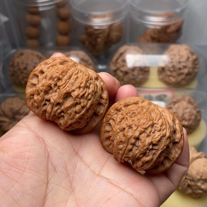 文玩核桃把件血麒麟