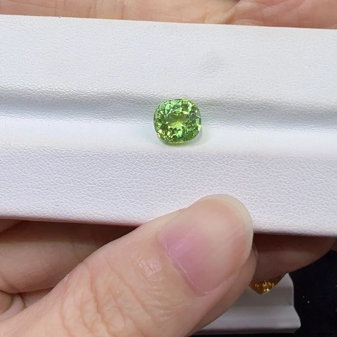 十***咪未镶嵌珠宝半成品碧玺2.1ct绿