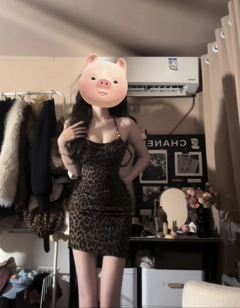 2025春夏辣妹豹纹吊带裙带胸垫夏修身露背短裙显身材收腰包臀裙子