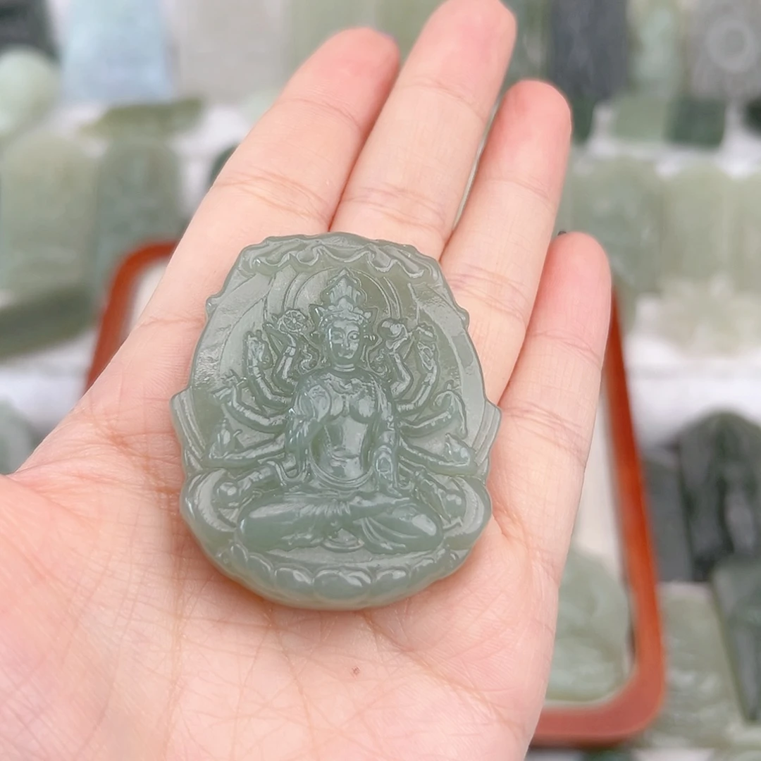 颈饰未镶嵌和田玉梨****?