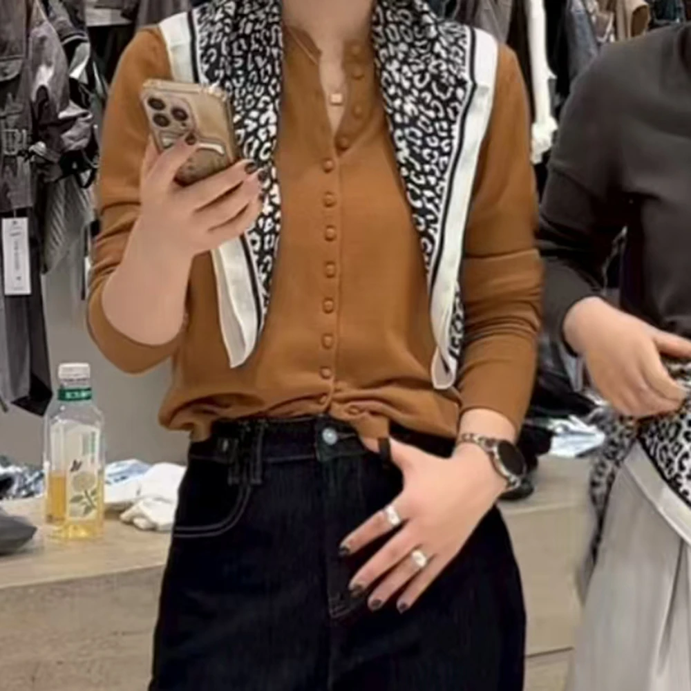 秋季新款气质长袖排扣开衫加丝巾韩版轻奢C6051