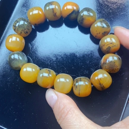 石英质玉（黄龙玉）未镶嵌颈饰