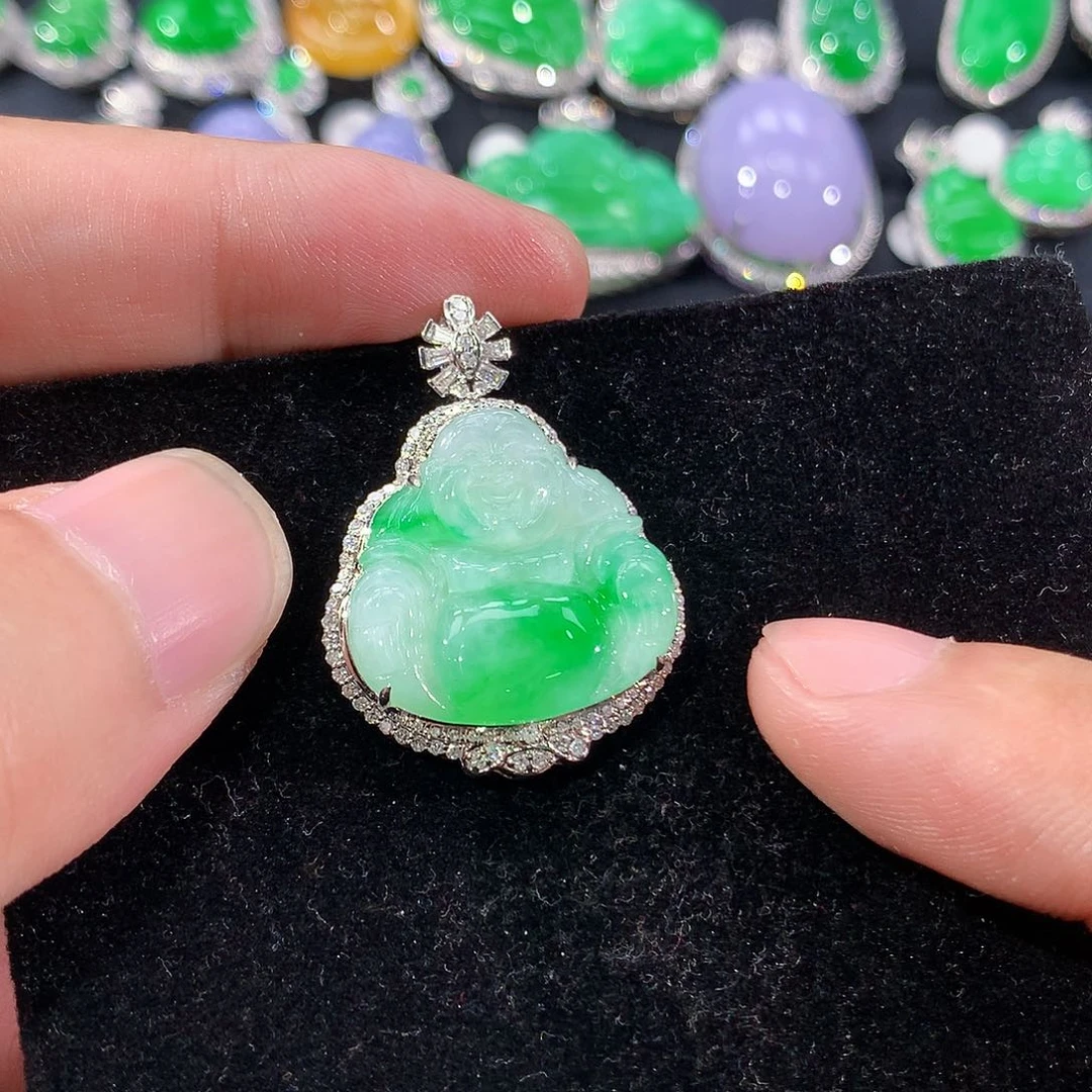 翡翠18K金镶嵌颈饰