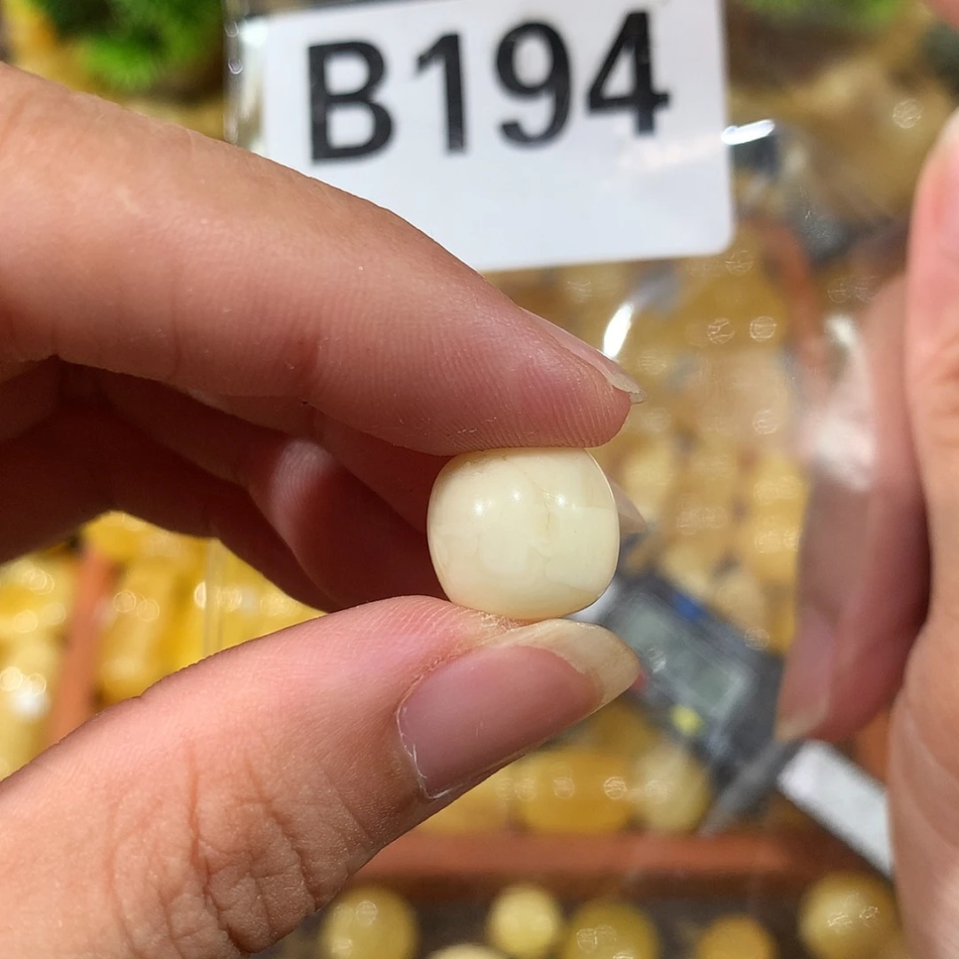 未镶嵌琥珀珠宝奇石