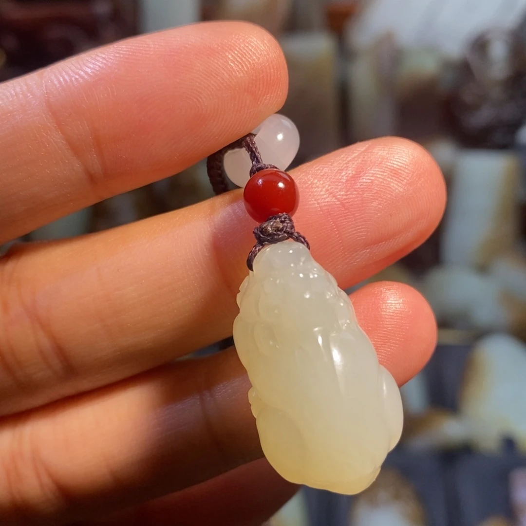 和田玉未镶嵌颈饰貔貅吊坠