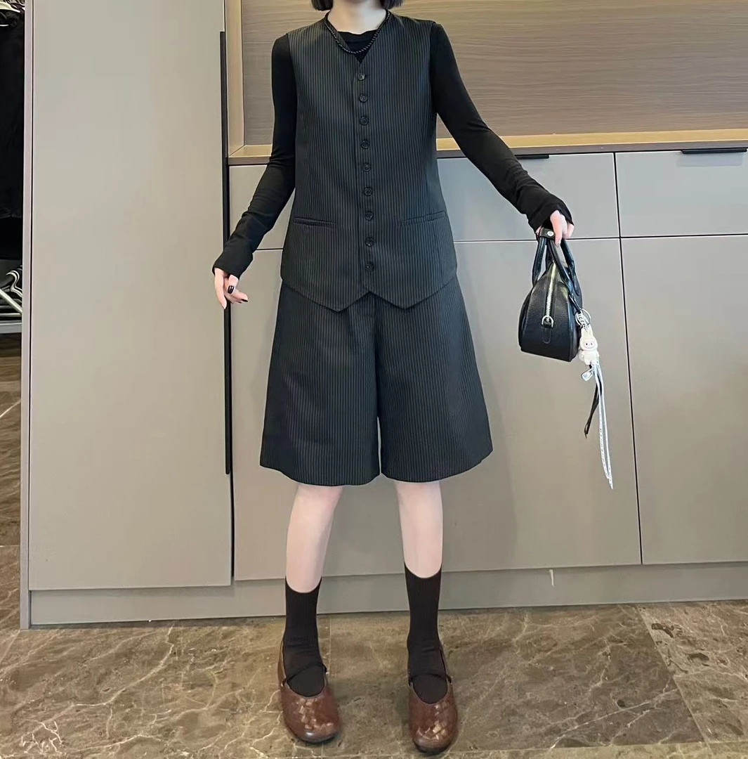 米可/MK-2694ZJ【竖纹气质马甲+西装中裤套装】时尚秋季新款套装