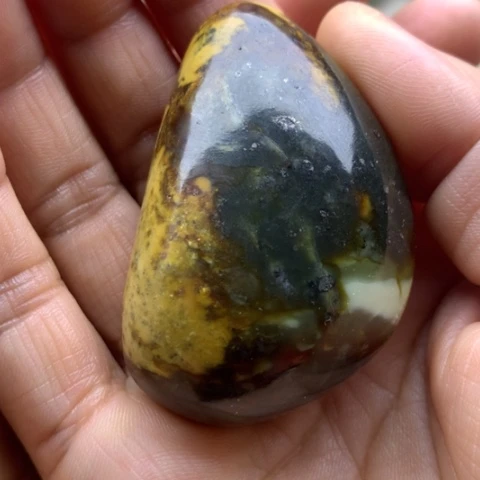 【闪购商品】未镶嵌岫岩河磨玉（透闪石质玉）把件