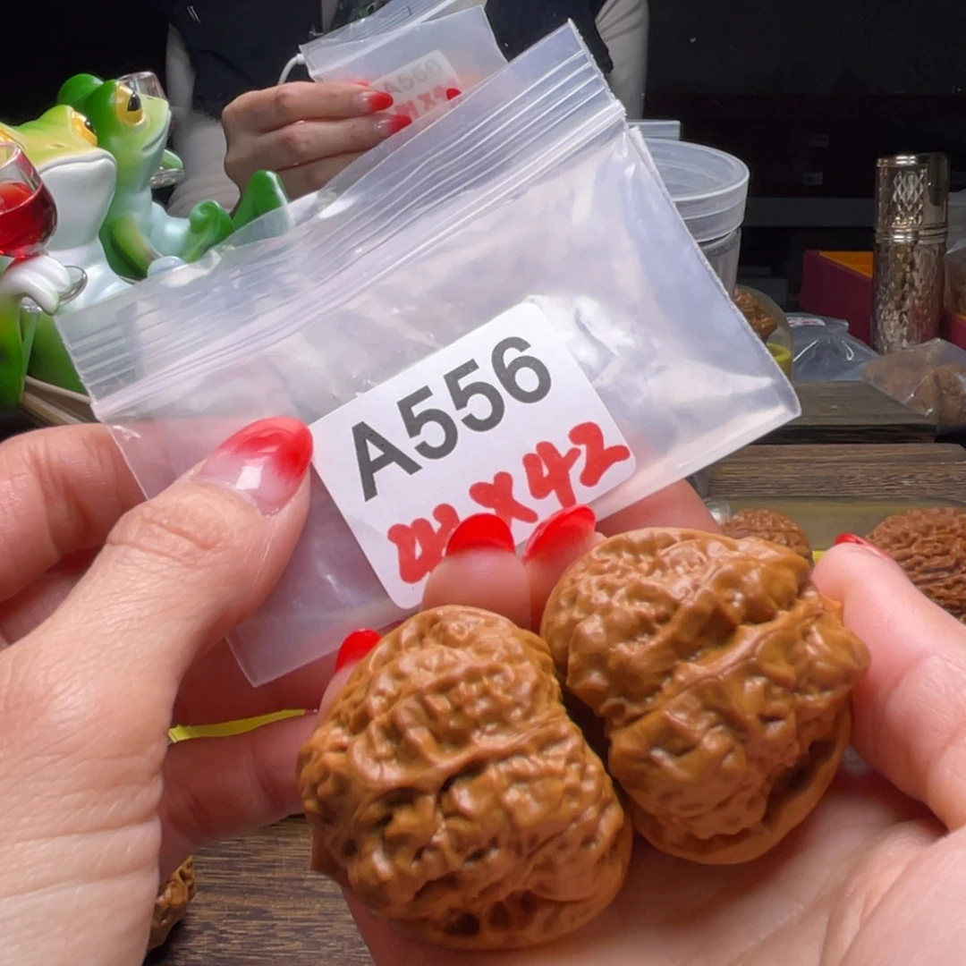 文玩核桃吊坠三角蛤蟆头