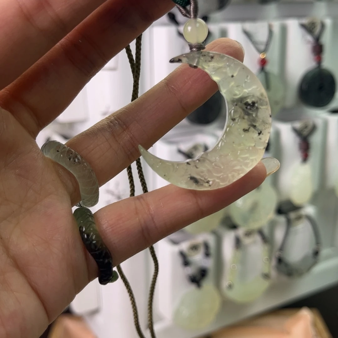 蛇纹石玉颈饰未镶嵌摘**?95