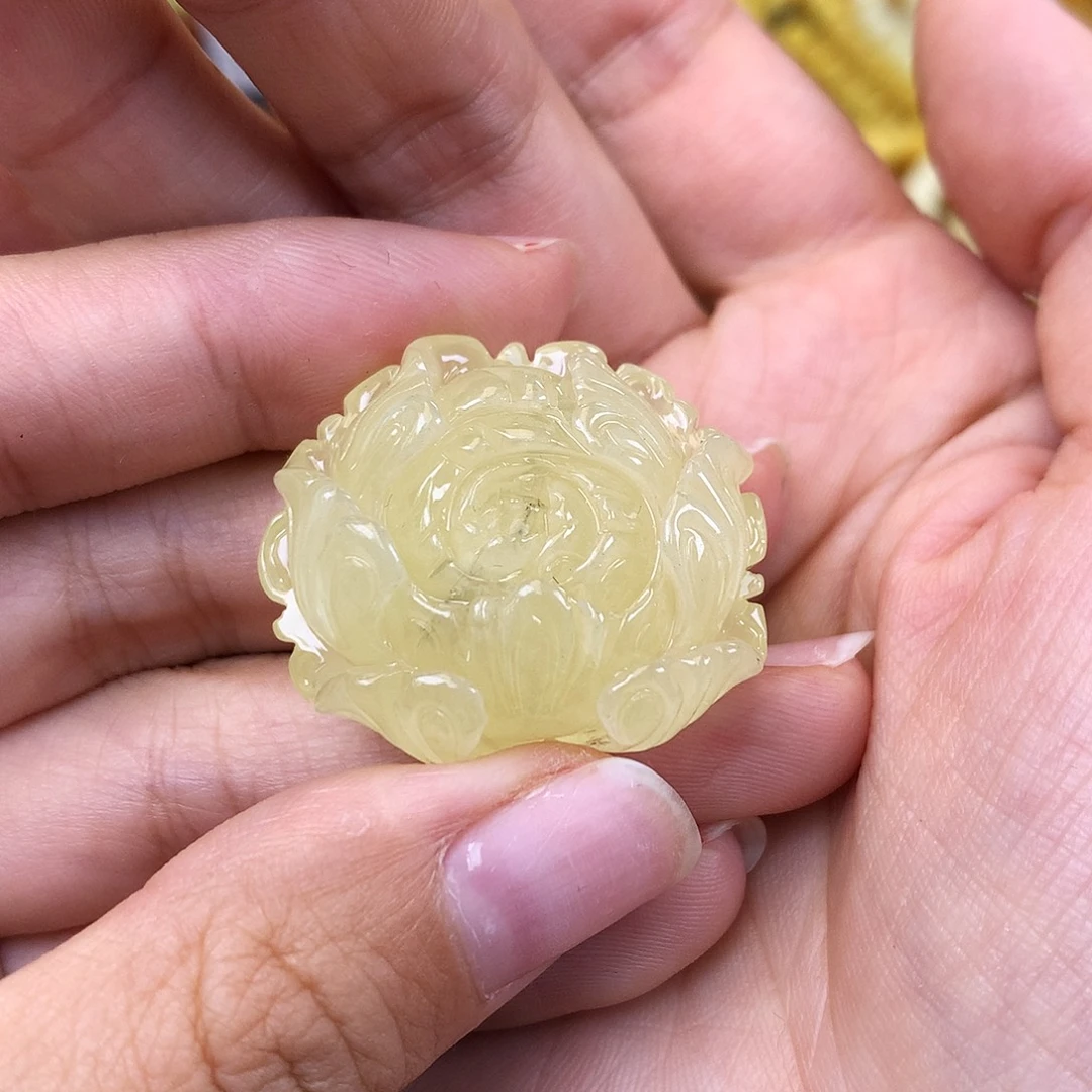 未镶嵌琥珀珠宝奇石