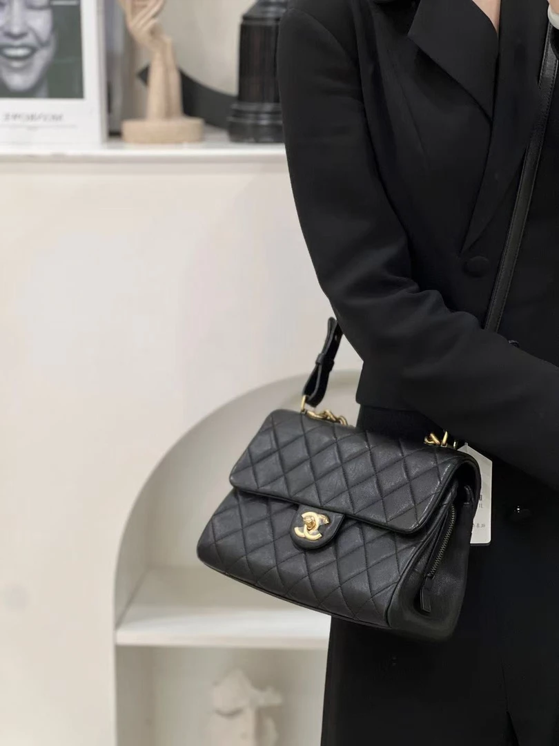 99新 Chanel/香奈儿 香奈儿孟买手提斜挎包黑金/优品