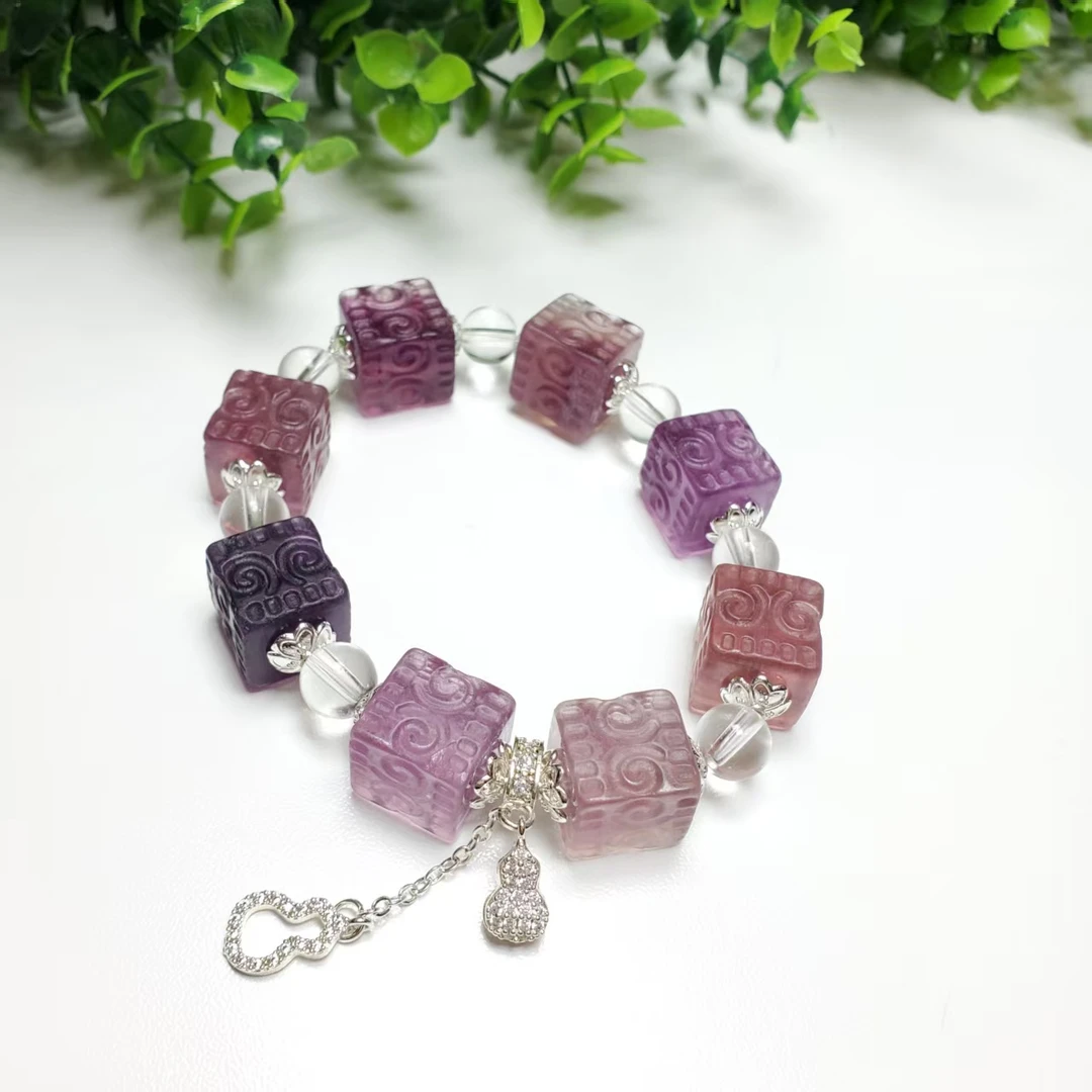 N458（赵小姐）设计款荧石雕刻手链