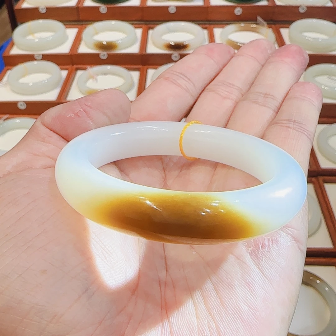 和田玉未镶嵌手镯且末一口老红糖52 53