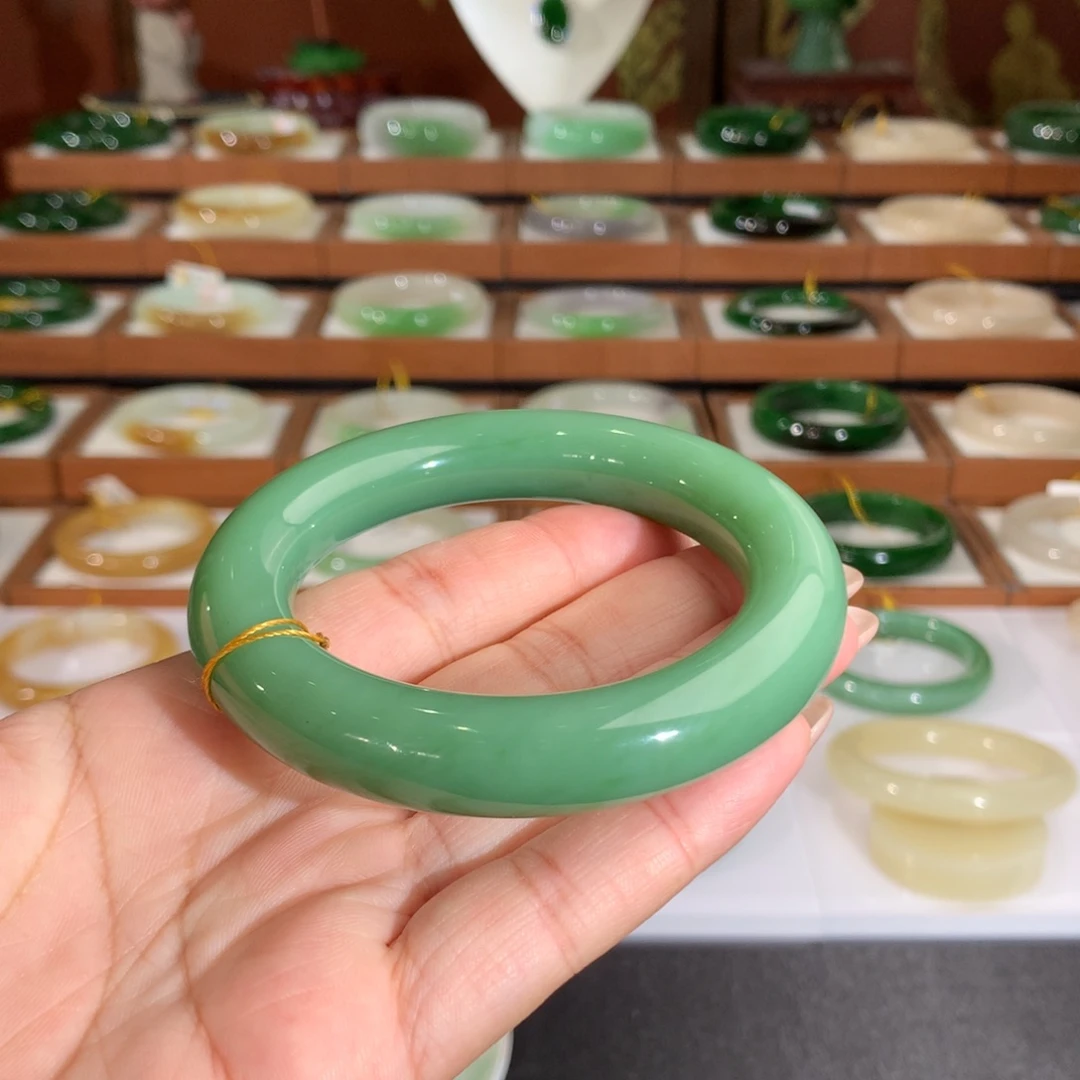 和田玉未镶嵌手镯粉绿大漏，高性价比